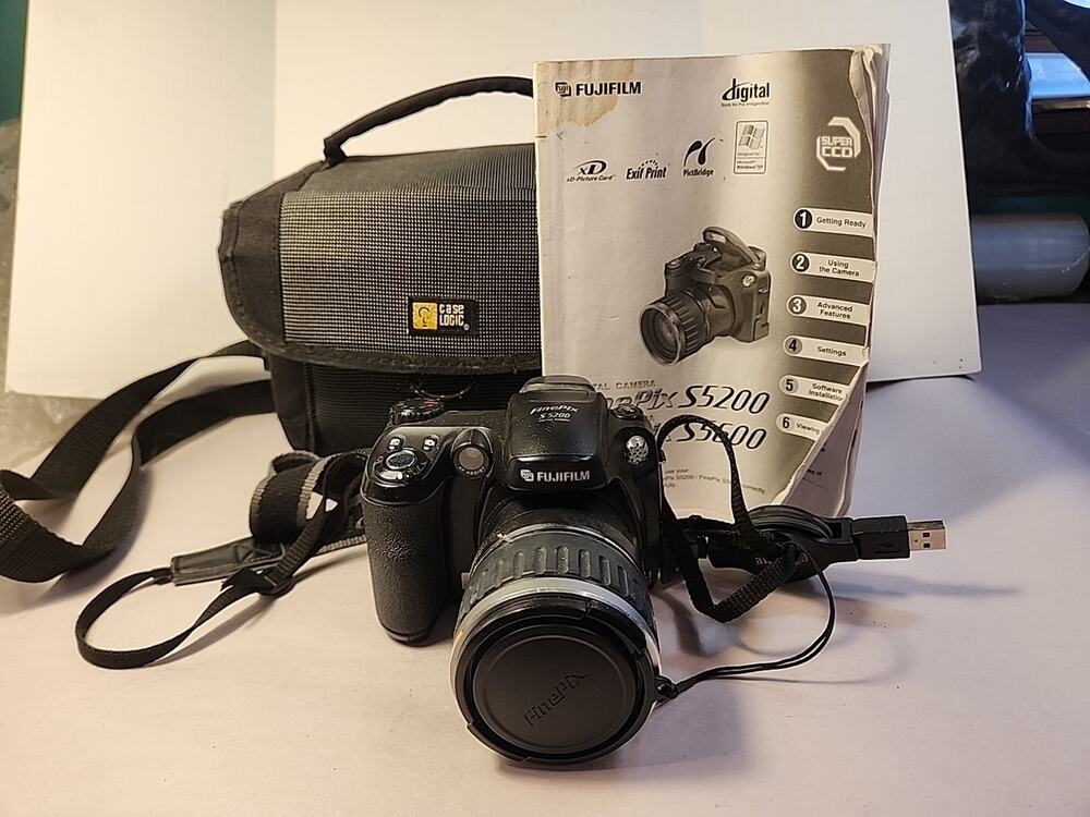 Fujifilm FinePix S5200 Digital Camera – 5.1MP 10x Optical Zoom Case/owners Man